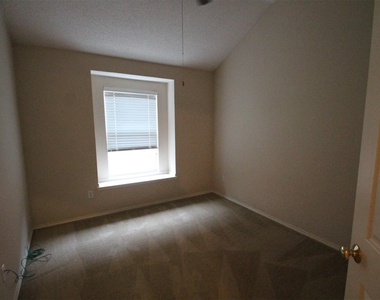 2920 Coventry Ln - Photo Thumbnail 21