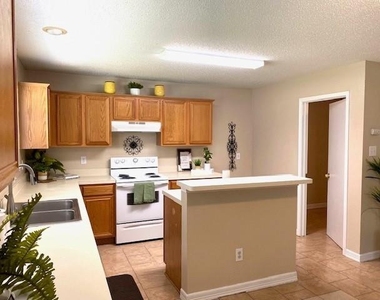 372 Marsha Street - Photo Thumbnail 2