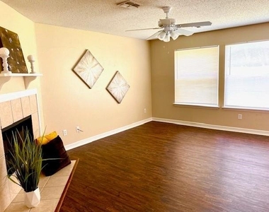 372 Marsha Street - Photo Thumbnail 5