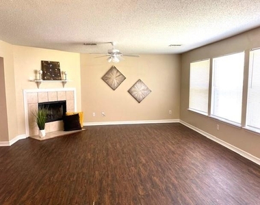 372 Marsha Street - Photo Thumbnail 8
