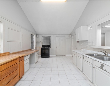 11715 Almeda Genoa Road - Photo Thumbnail 15