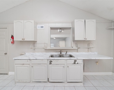 11715 Almeda Genoa Road - Photo Thumbnail 13
