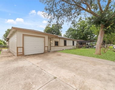 11715 Almeda Genoa Road - Photo Thumbnail 3