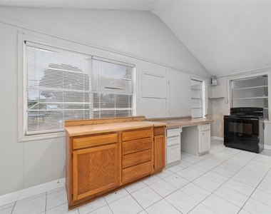11715 Almeda Genoa Road - Photo Thumbnail 14
