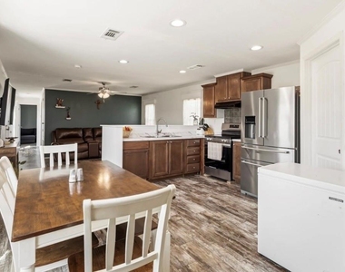 1800 Preston On The Lake Boulevard - Photo Thumbnail 4
