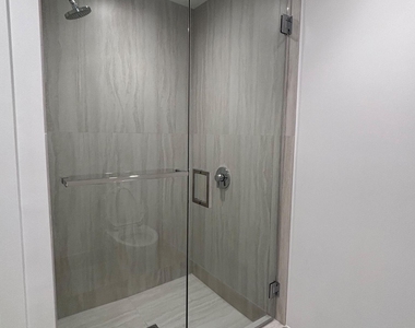 2411 Laguna Circle - Photo Thumbnail 10
