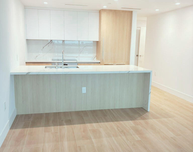 2411 Laguna Circle - Photo Thumbnail 4