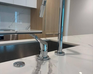 2411 Laguna Circle - Photo Thumbnail 6