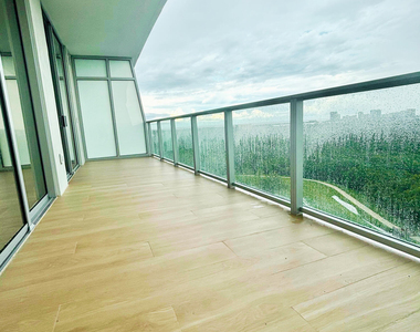 2411 Laguna Circle - Photo Thumbnail 17