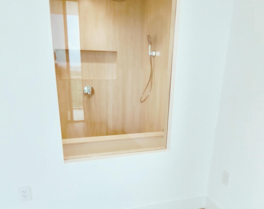 2411 Laguna Circle - Photo Thumbnail 15