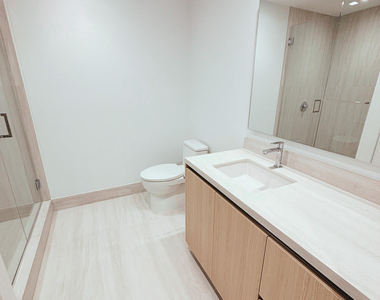 2411 Laguna Circle - Photo Thumbnail 9