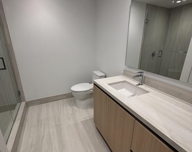 2411 Laguna Circle - Photo Thumbnail 8