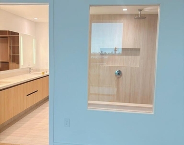 2411 Laguna Circle - Photo Thumbnail 16