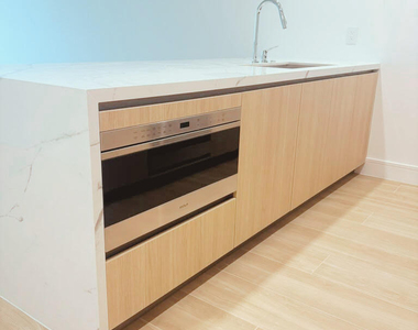 2411 Laguna Circle - Photo Thumbnail 3