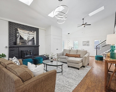 2713 Mcpherson Lane - Photo Thumbnail 8