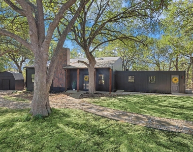 2713 Mcpherson Lane - Photo Thumbnail 7