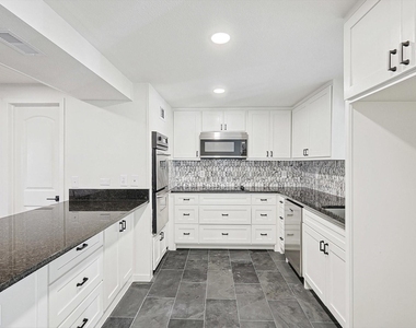 2713 Mcpherson Lane - Photo Thumbnail 14