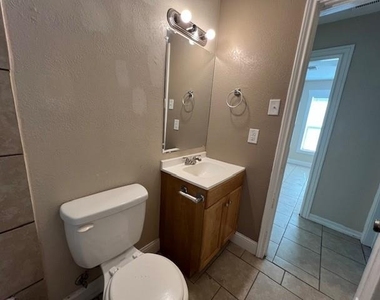 1118 Amarillo Street - Photo Thumbnail 7
