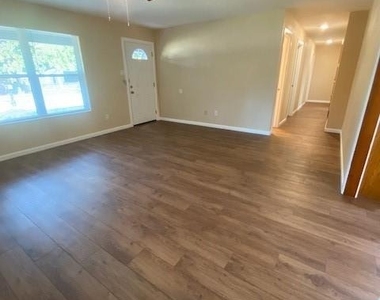 401 N Neathery Avenue - Photo Thumbnail 5