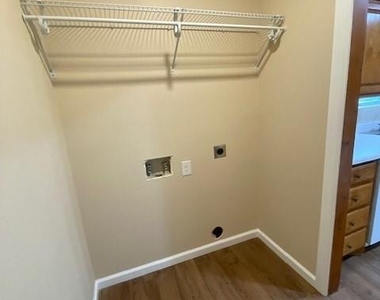 401 N Neathery Avenue - Photo Thumbnail 8
