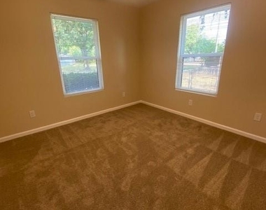 401 N Neathery Avenue - Photo Thumbnail 14