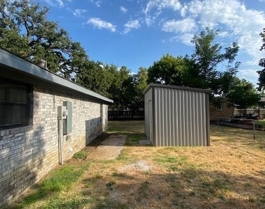 401 N Neathery Avenue - Photo Thumbnail 2