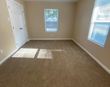 401 N Neathery Avenue - Photo Thumbnail 17