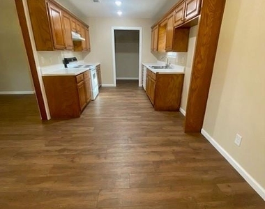 401 N Neathery Avenue - Photo Thumbnail 6