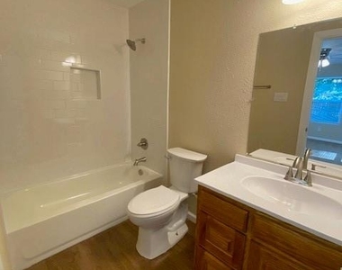 401 N Neathery Avenue - Photo Thumbnail 18