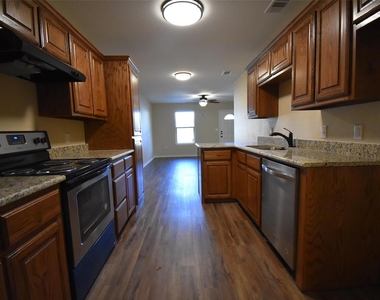 104 N Jordan Street - Photo Thumbnail 5
