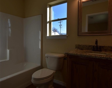 104 N Jordan Street - Photo Thumbnail 11
