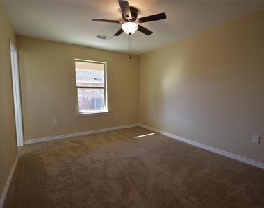104 N Jordan Street - Photo Thumbnail 10