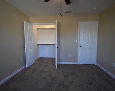 104 N Jordan Street - Photo Thumbnail 6