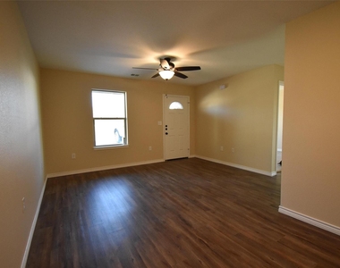 104 N Jordan Street - Photo Thumbnail 3