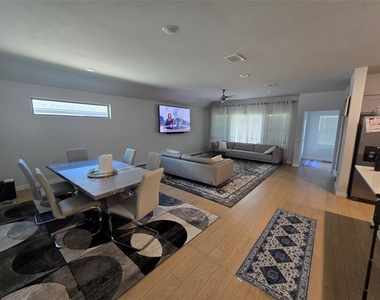 208 Hope Orchards Drive - Photo Thumbnail 10