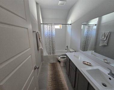 208 Hope Orchards Drive - Photo Thumbnail 7