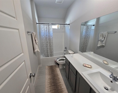 208 Hope Orchards Drive - Photo Thumbnail 9
