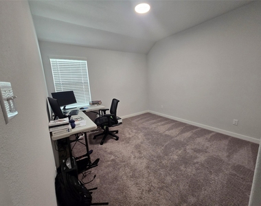 208 Hope Orchards Drive - Photo Thumbnail 6