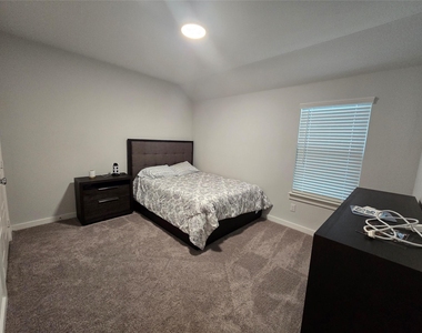 208 Hope Orchards Drive - Photo Thumbnail 3