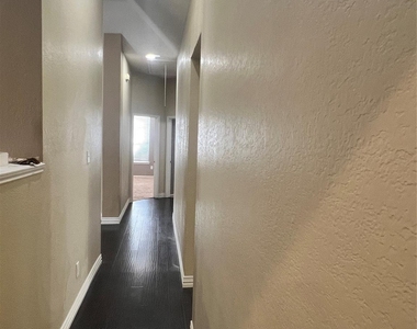 2607 Ridgeoak Trail - Photo Thumbnail 5