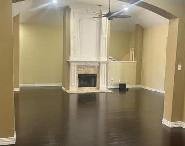 2607 Ridgeoak Trail - Photo Thumbnail 4