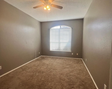 2607 Ridgeoak Trail - Photo Thumbnail 12