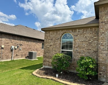 305 Lead Creek Drive - Photo Thumbnail 2