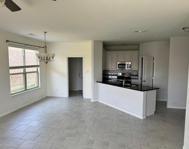 305 Lead Creek Drive - Photo Thumbnail 5