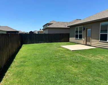 305 Lead Creek Drive - Photo Thumbnail 12
