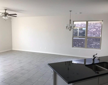 305 Lead Creek Drive - Photo Thumbnail 7