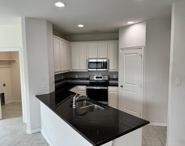 305 Lead Creek Drive - Photo Thumbnail 4
