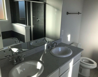 305 Lead Creek Drive - Photo Thumbnail 11
