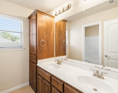 8224 Summerview Court - Photo Thumbnail 13