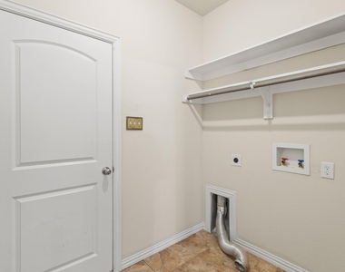 8224 Summerview Court - Photo Thumbnail 27